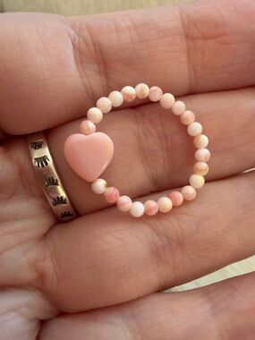 ❤️ Queen Pink Conch 8mm Heart Stretchy Adjustable Southwestern Ring 2.6mm Beads